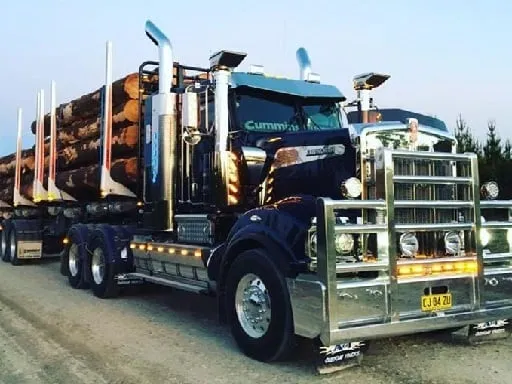 American City Truck Transporting game thumbnail image