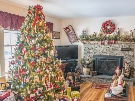 Winter Break Find 100 Snowflakes - game thumbnail image